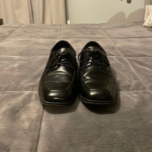 Black dress shoes
